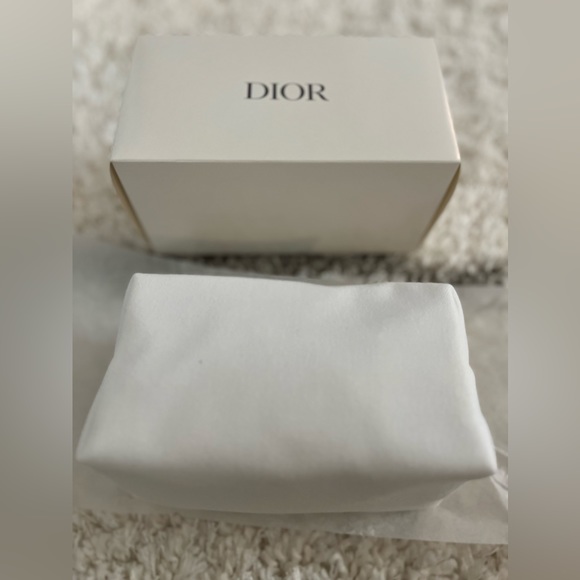 New Miss Dior Pouch & Miss Dior Parfum Deluxe Mini, 5ml. + mini freebies - Picture 11 of 11